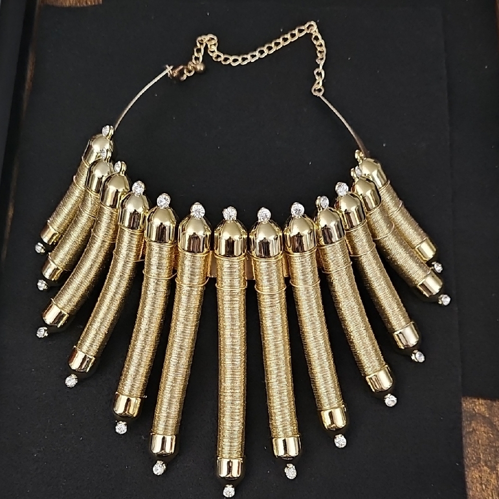 Elegant Gold Necklace with Crystal Accents